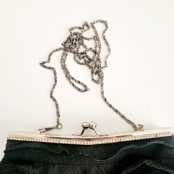Black Ruffled Kiss-Lock Clutch - Picture 3 of 7
